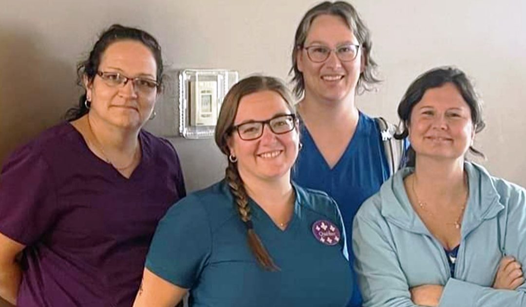 Aimer avec des gants blancs